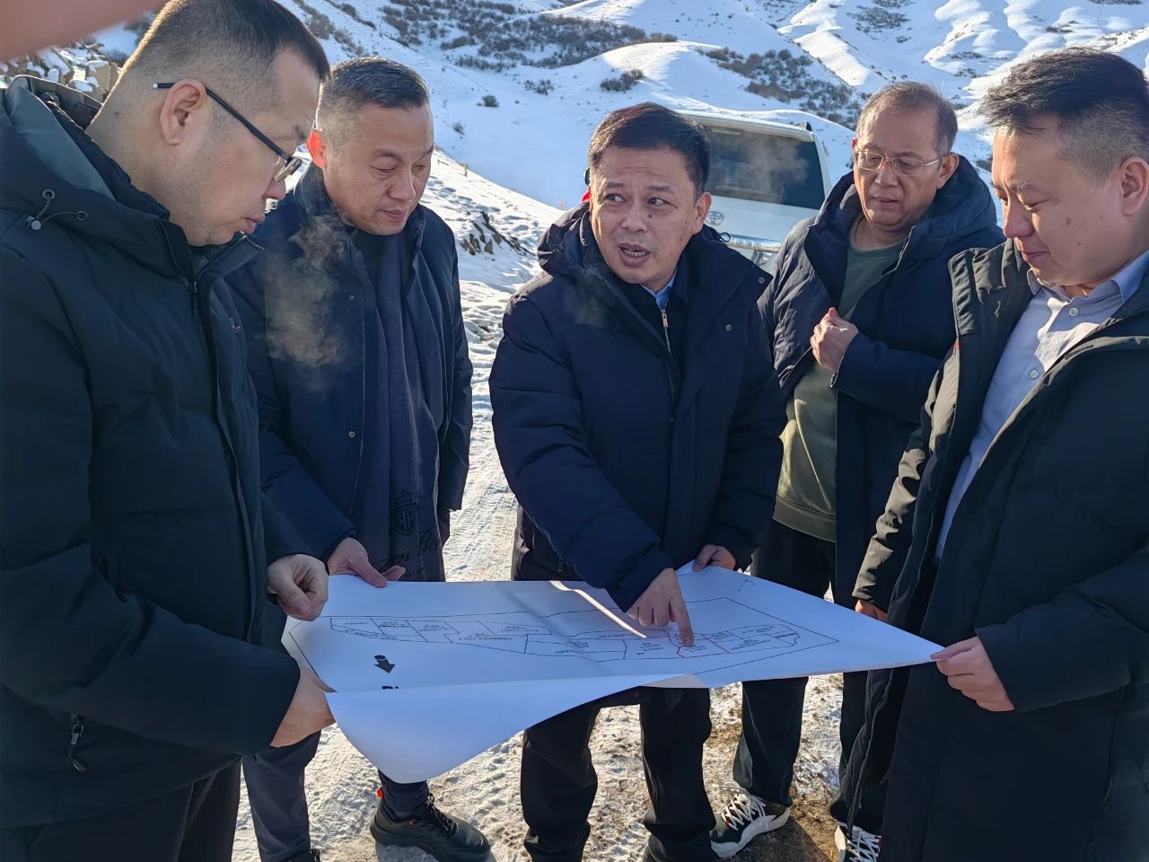 李曉東到新疆調(diào)研督導(dǎo)煤礦建設(shè)推進工作，并慰問駐疆干部職工3